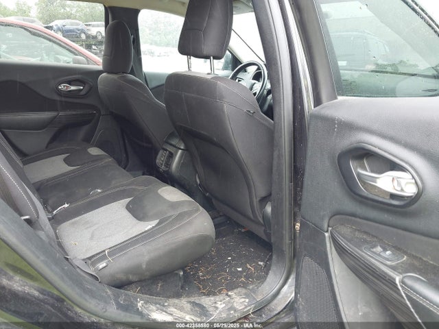 1C4PJMCS3EW124798 Jeep Cherokee Latitude