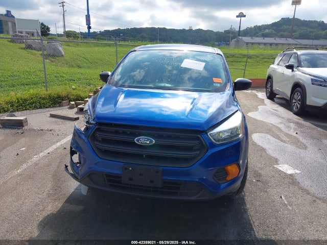 1FMCU0F78HUC50897 Ford ESCAPE S
