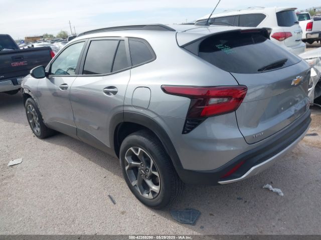 2024 CHEVROLET TRAX KL77LHE28RC043430 Photo 2