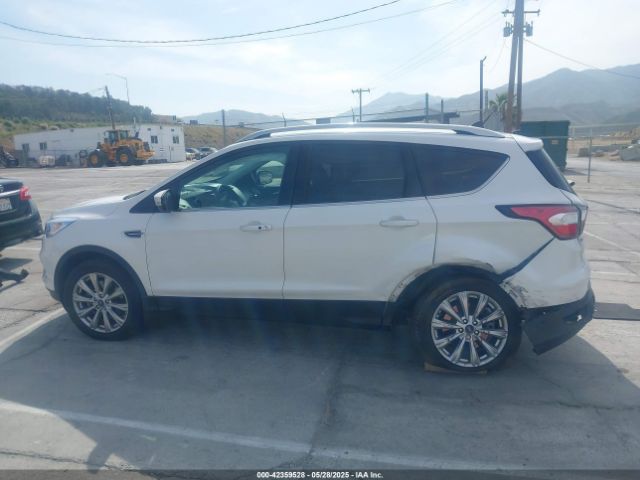 1FMCU9J90JUC89681 Ford Escape Titanium