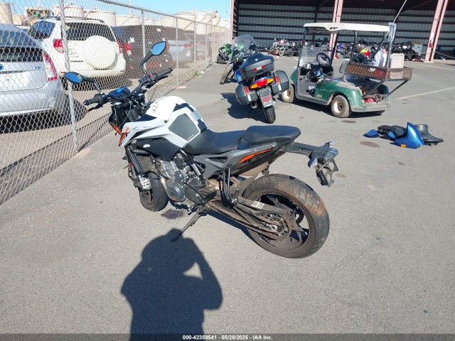 KTM 790 Duke 2023 LCETU7400PH700861 Image 3