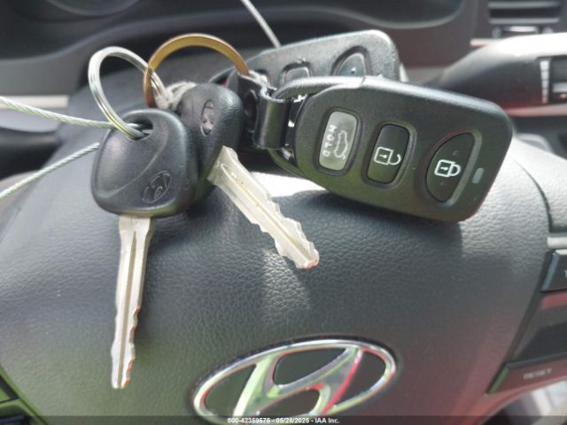 5NPD74LF6HH180684 Hyundai ELANTRA SE