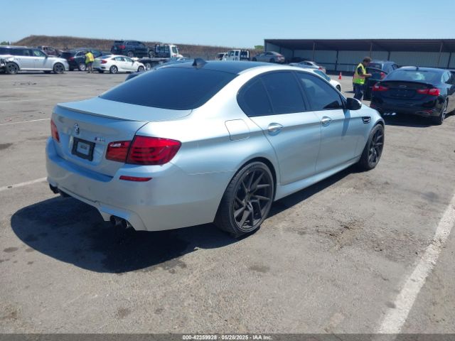 2013 BMW M5 WBSFV9C57DD096076 Photo 3