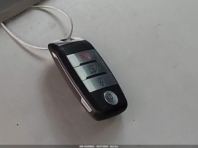 KNDCB3LC1H5038821 KIA NIRO LX