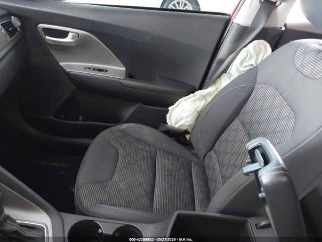 KNDCB3LC1H5038821 KIA NIRO LX