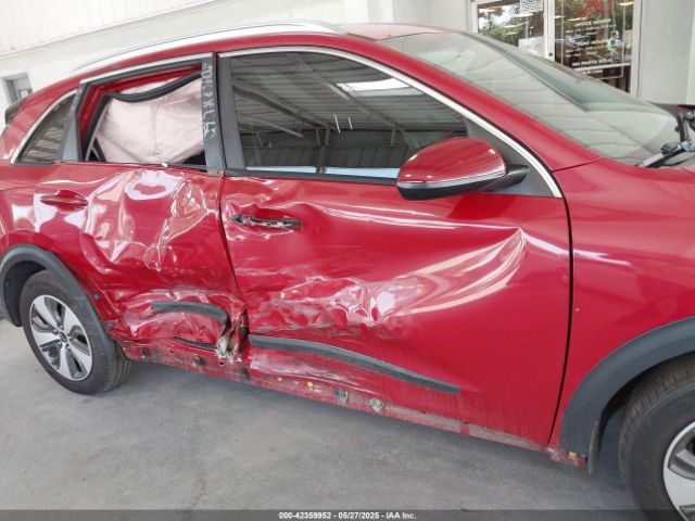 KNDCB3LC1H5038821 KIA NIRO LX