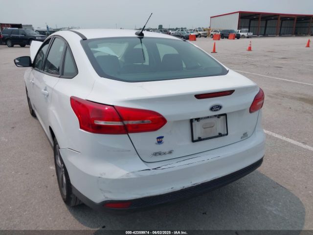 2018 FORD FOCUS 1FADP3FE7JL211008 Photo 2