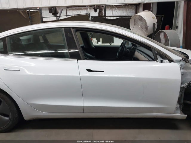 5YJ3E1EA9JF044426 Tesla MODEL 3