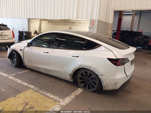 2023 TESLA MODEL Y 7SAYGDEE7PF936772 Photo 2