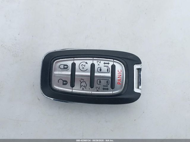 2C4RC1CG5NR160126 Chrysler Voyager
