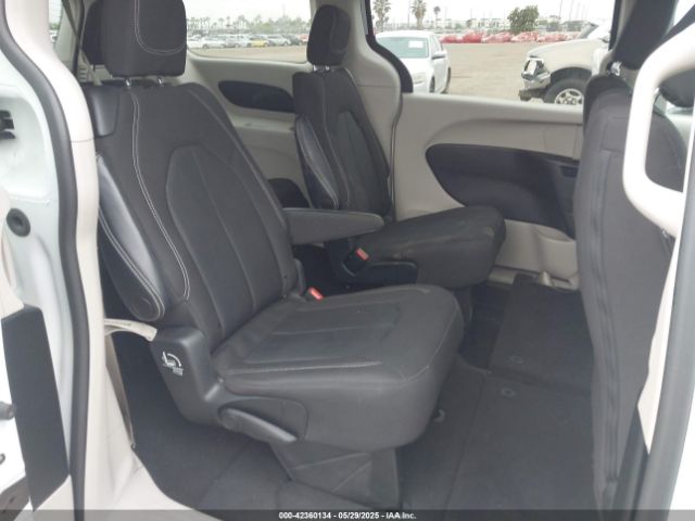 2C4RC1CG5NR160126 Chrysler Voyager