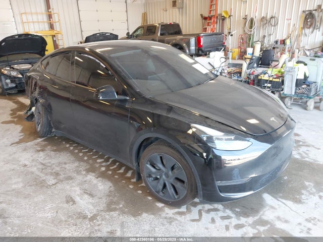 2024 TESLA MODEL Y 7SAYGDEE9RA302640 Photo 0