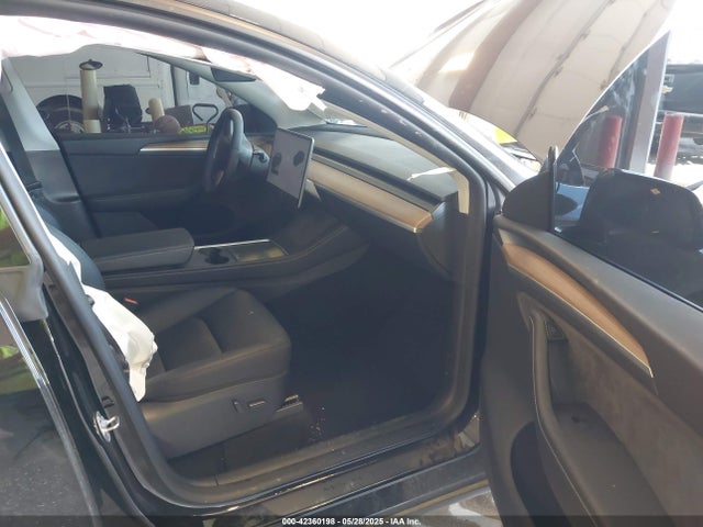 2024 TESLA MODEL Y 7SAYGDEE9RA302640 Photo 4