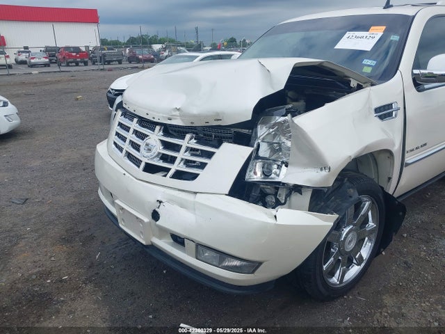 2011 CADILLAC ESCALADE 1GYS4CEF9BR313567 Photo 5