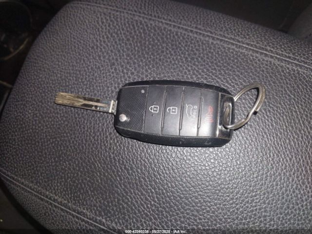 5XYKT3A60EG479896 KIA SORENTO LX