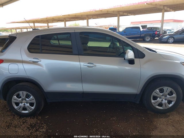 KL7CJKSB8JB574028 Chevrolet TRAX LS