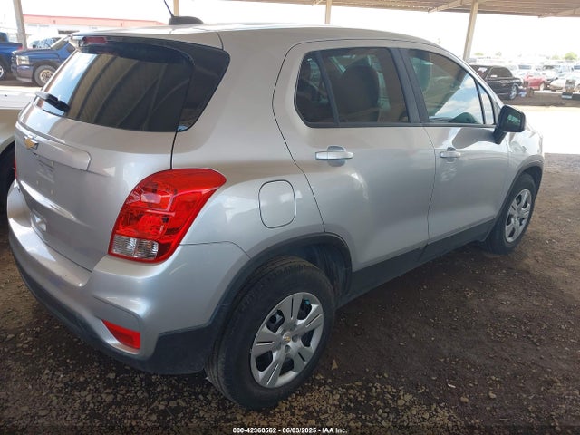 KL7CJKSB8JB574028 Chevrolet TRAX LS