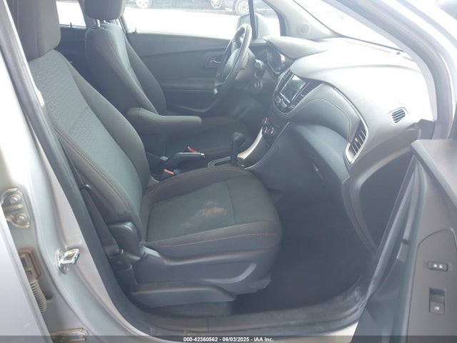 KL7CJKSB8JB574028 Chevrolet TRAX LS