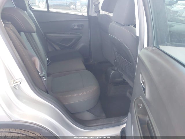 KL7CJKSB8JB574028 Chevrolet TRAX LS