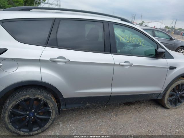 1FMCU9GD2HUE61733 Ford ESCAPE SE