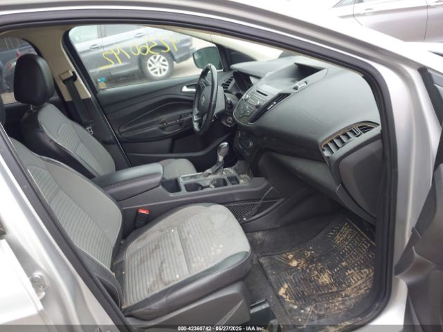 1FMCU9GD2HUE61733 Ford ESCAPE SE