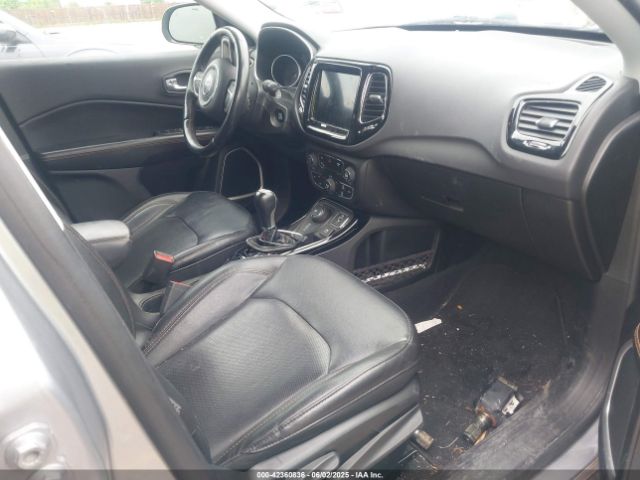 3C4NJDCB8JT480574 Jeep 2018