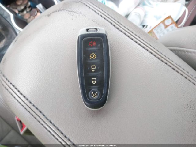 1FMCU9J94EUD53193 Ford Escape Titanium