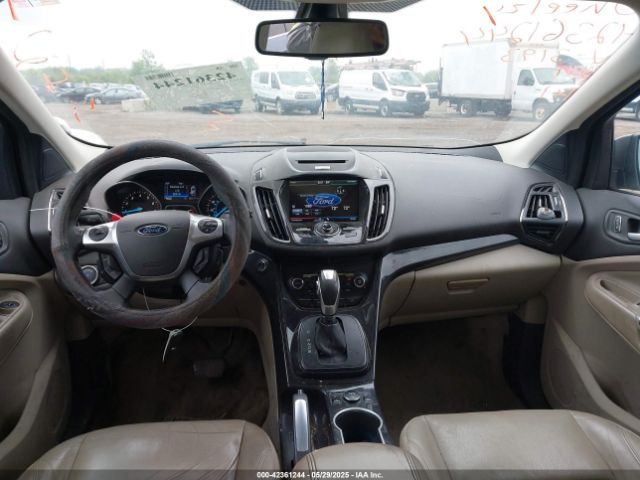1FMCU9J94EUD53193 Ford Escape Titanium