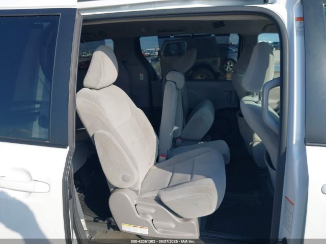 5TDKK3DC2FS581337 Toyota Sienna Le 8 Passenger