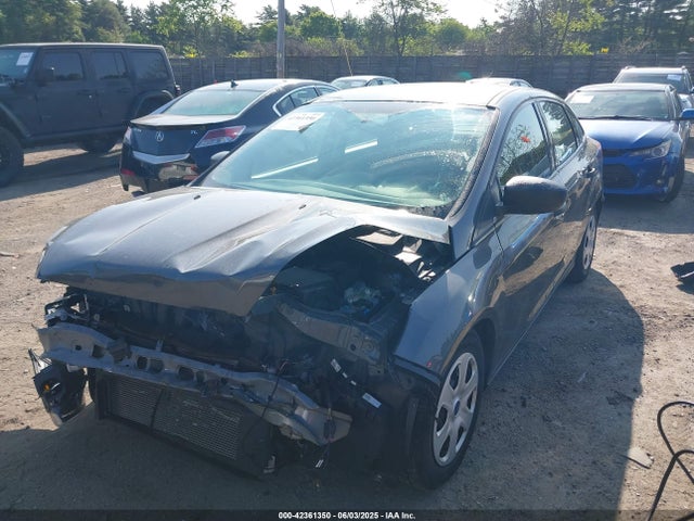 Ford 2016 2016 1FADP3E21GL228001 Image 2