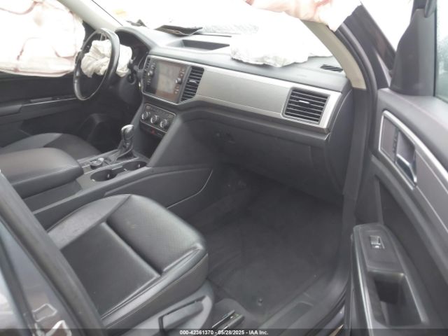 2018 VOLKSWAGEN ATLAS 1V2KR2CAXJC517240 Photo 4