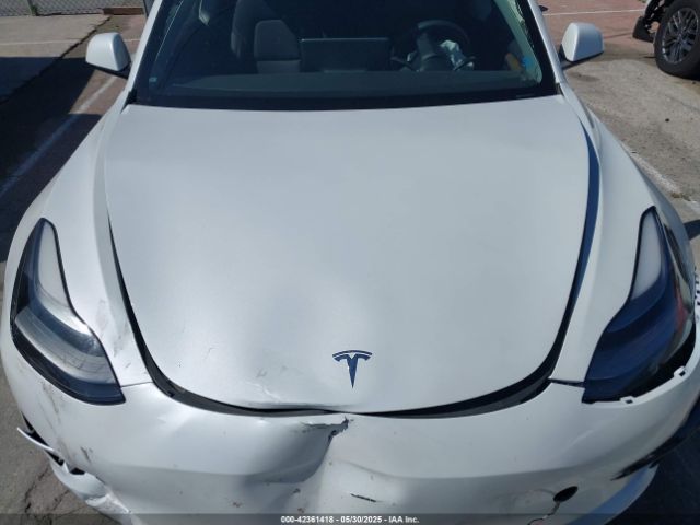 5YJ3E1EB1NF106433 Tesla 2022