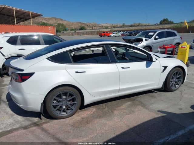 5YJ3E1EB1NF106433 Tesla 2022