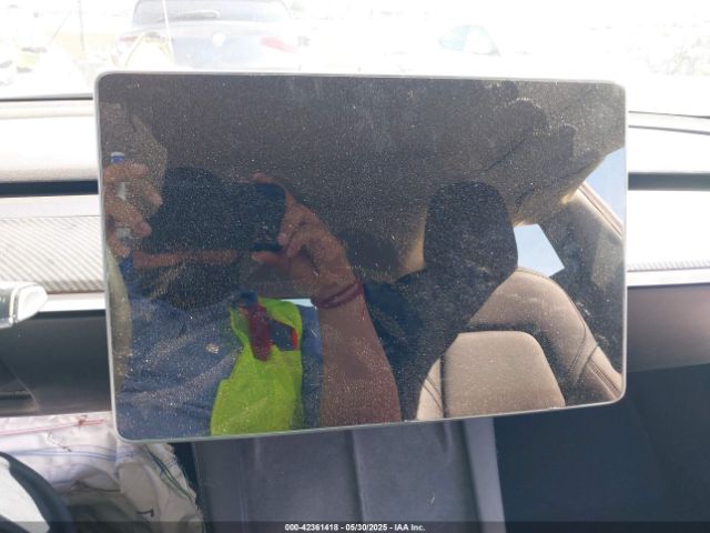 5YJ3E1EB1NF106433 Tesla 2022
