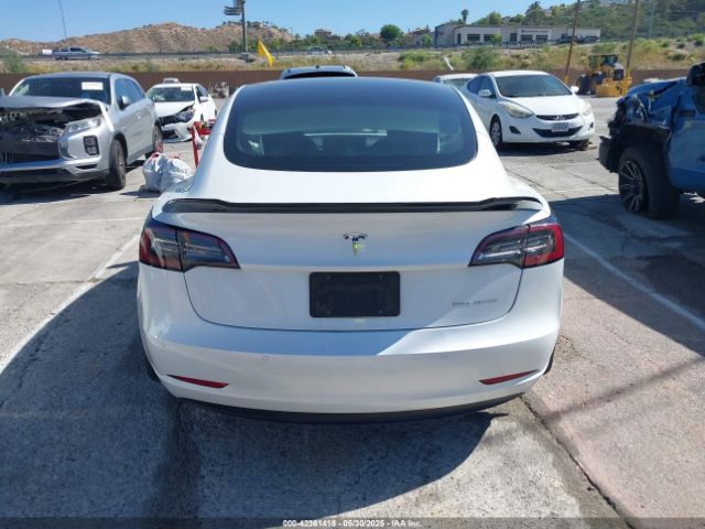 5YJ3E1EB1NF106433 Tesla 2022