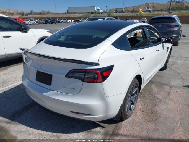 5YJ3E1EB1NF106433 Tesla 2022
