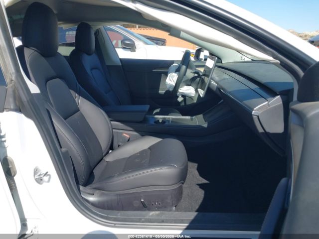 5YJ3E1EB1NF106433 Tesla 2022