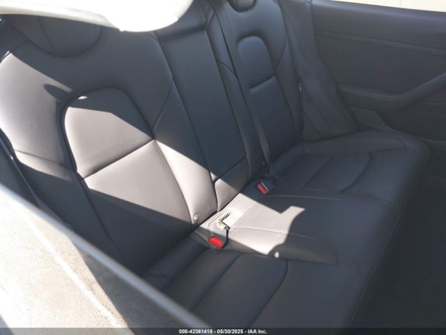 5YJ3E1EB1NF106433 Tesla 2022