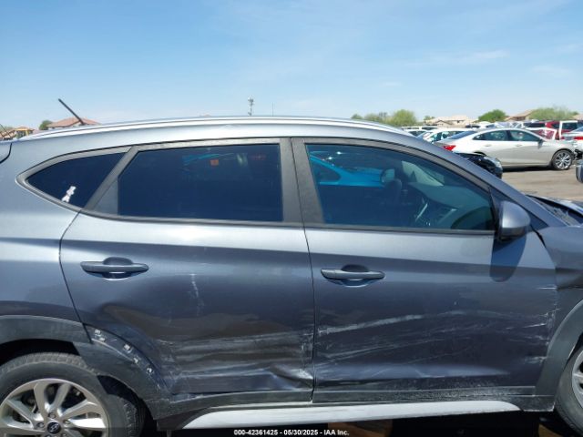 KM8J33A44HU497150 Hyundai TUCSON SE