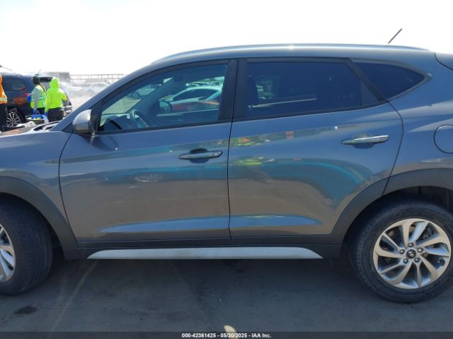 KM8J33A44HU497150 Hyundai TUCSON SE