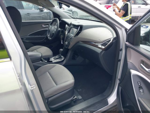 KM8SMDHF2HU209642 Hyundai Santa Fe Se