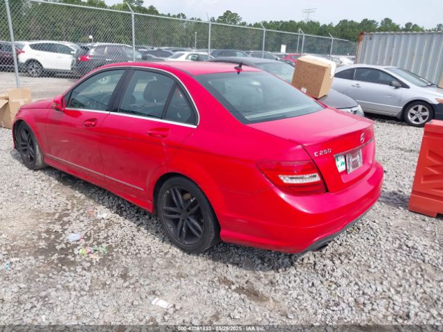 2013 MERCEDES-BENZ C 250 WDDGF4HB7DR289928 Photo 2