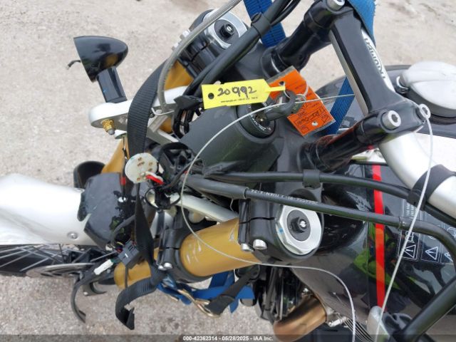 2025 TRIUMPH MOTORCYCLE SCRAMBLER SMTDS0HG9STCC0641 Photo 6