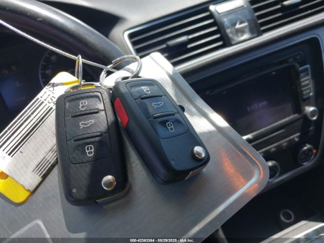 1VWAT7A37FC111548 Volkswagen Passat 1.8t Limited Edition