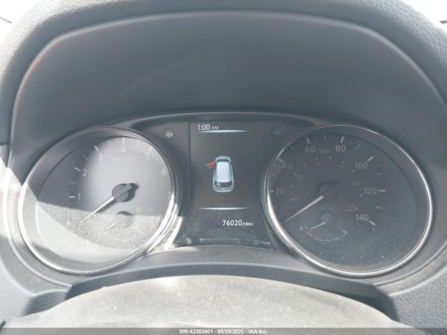 JN8AT2MV9HW018040 Nissan Rogue Sl