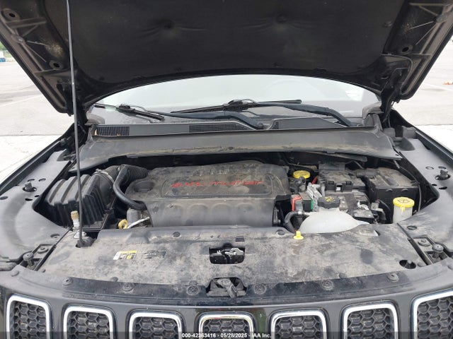 3C4NJDBBXJT222915 Jeep Compass