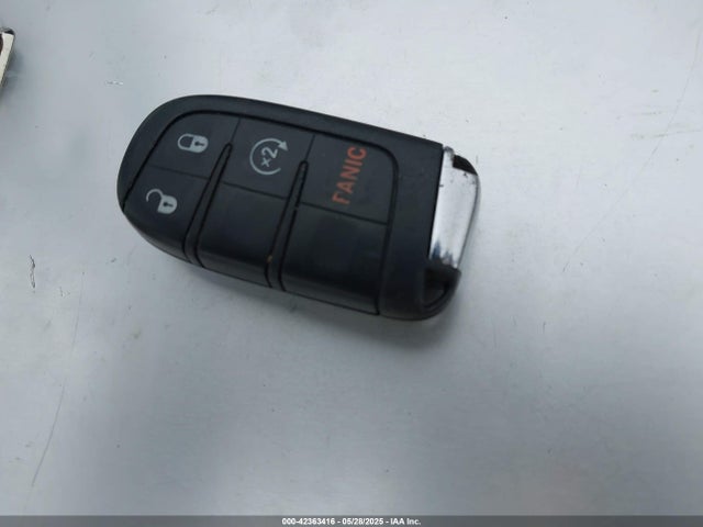 3C4NJDBBXJT222915 Jeep Compass