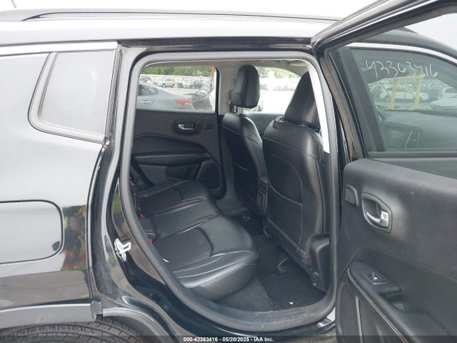 3C4NJDBBXJT222915 Jeep Compass