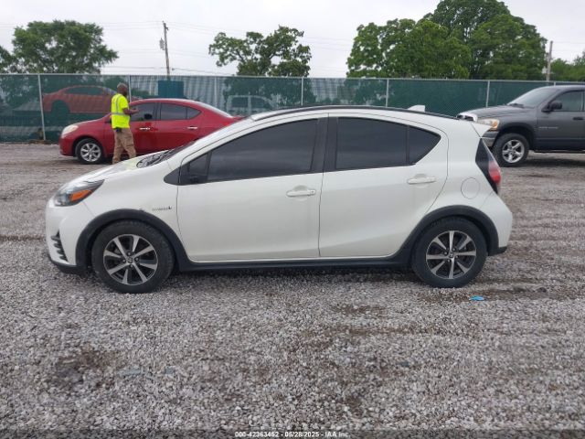 JTDKDTB35J1607514 Toyota Prius C Two