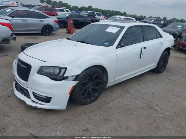 2019 CHRYSLER 300 2C3CCABT2KH580341 Photo 1